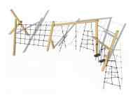 Спортивно-игровой комплекс  с переходами выполнен, из древесины вида Робиния с защитной пропиткой (в виде канатных лазов)