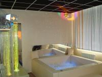 Акриловая зеркальная панель к интерактивному бассейну