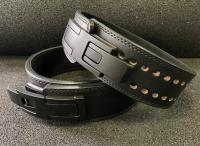 Пояс с карабином из кожи