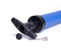 Аксессуары для мячей + Насос двойного действия TORRES SS1018, длина 30см., синий