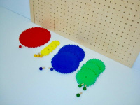 Тактильное оборудование и панели + Тактильный навесной элемент «Набор «Зубчатые колёса 10 шт»