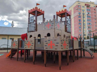 Детские уличные комплексы + Детский игровой комплекс Дворец чудес Н-2000 и Н-750 (закрытая пластиковая труба и винтовой скат, в стиле средневековья) ДИО 13051.2 