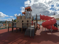 Детские уличные комплексы + Детский игровой комплекс Дворец чудес Н-2000 и Н-750 (закрытая пластиковая труба и винтовой скат, в стиле средневековья) ДИО 13051.2 