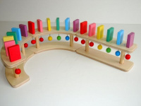 Тактильное оборудование и панели + Тактильно-развивающая панель “Разноцветное домино” (6 домино, 1/4 круга)