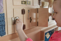 Тактильное оборудование и панели + Тактильно-разивающая панель "Замочки"