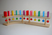 Тактильное оборудование и панели + Тактильно-развивающая панель “Разноцветное домино” (6 домино, 1/4 круга)