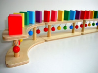 Тактильное оборудование и панели + Тактильно-развивающая панель “Разноцветное домино” (6 домино, 1/4 круга)